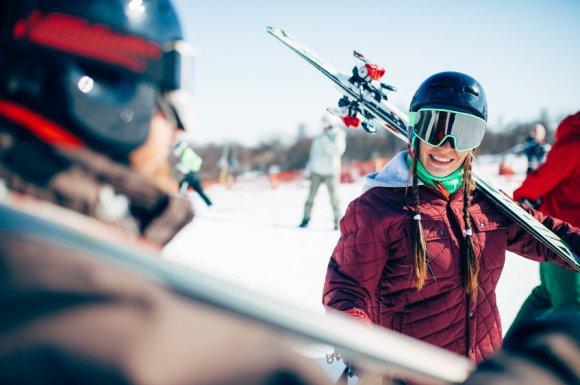 Faire une balade en raquette à la montagne avec un moniteur de ski à Valloire