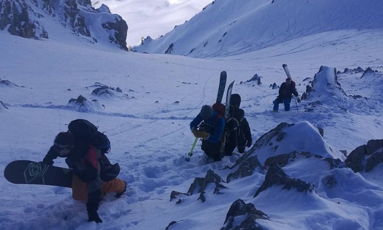Sortie en free ride snow board et ski avec un moniteur de ski à Valloire 